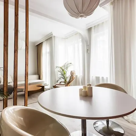 A House In The Heart Of Taksim *